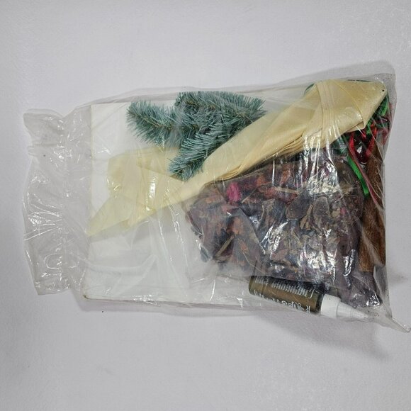 Mary Maxim Needlework & Crafts Christmas Tart Ornaments Kit NEW SEALED 6 Tarts - Picture 5 of 5